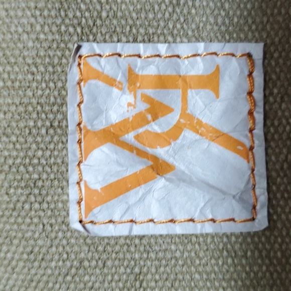 William Rast canvas bag with shoulder strap. - Picture 8 of 17